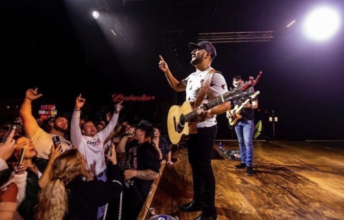 Y’all were a blast last night Cinci! We out in Shreveport, LA TONIGHT with <a href="/coltford/">Colt Ford</a> y’all. Come and getcha some at the State Fair!!