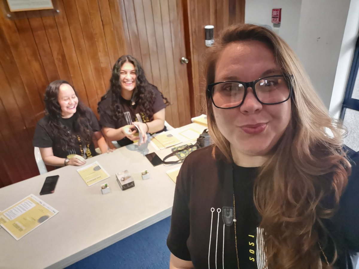 Acuerdaviva's tweet photo. Ya estamos listas con el staff de #acuerdaviva a las 6:00 pm comenzamos.
#acuerdaviva2021 #ElSalvador #guitarfestival #guitarraclasica #acousticguitar #classicalguitar #masterclass #concierto https://t.co/UmoN3AmLyT