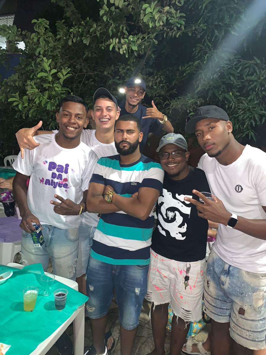 VaiEmbrazando6's tweet photo. Reunião de família ✅
#VemAlyce https://t.co/KBXllKW21O