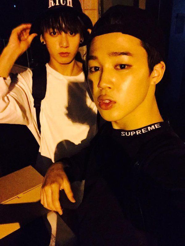 rmonvera's tweet photo. jikook au!¡ back to 2015

onde jimin e jungkook se beijam pela primeira vez. https://t.co/5GU7MvpFPn