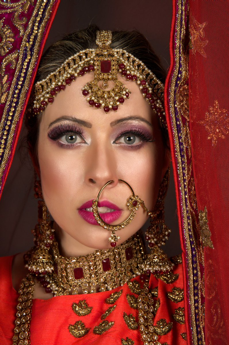 threadingAmna tweet picture
