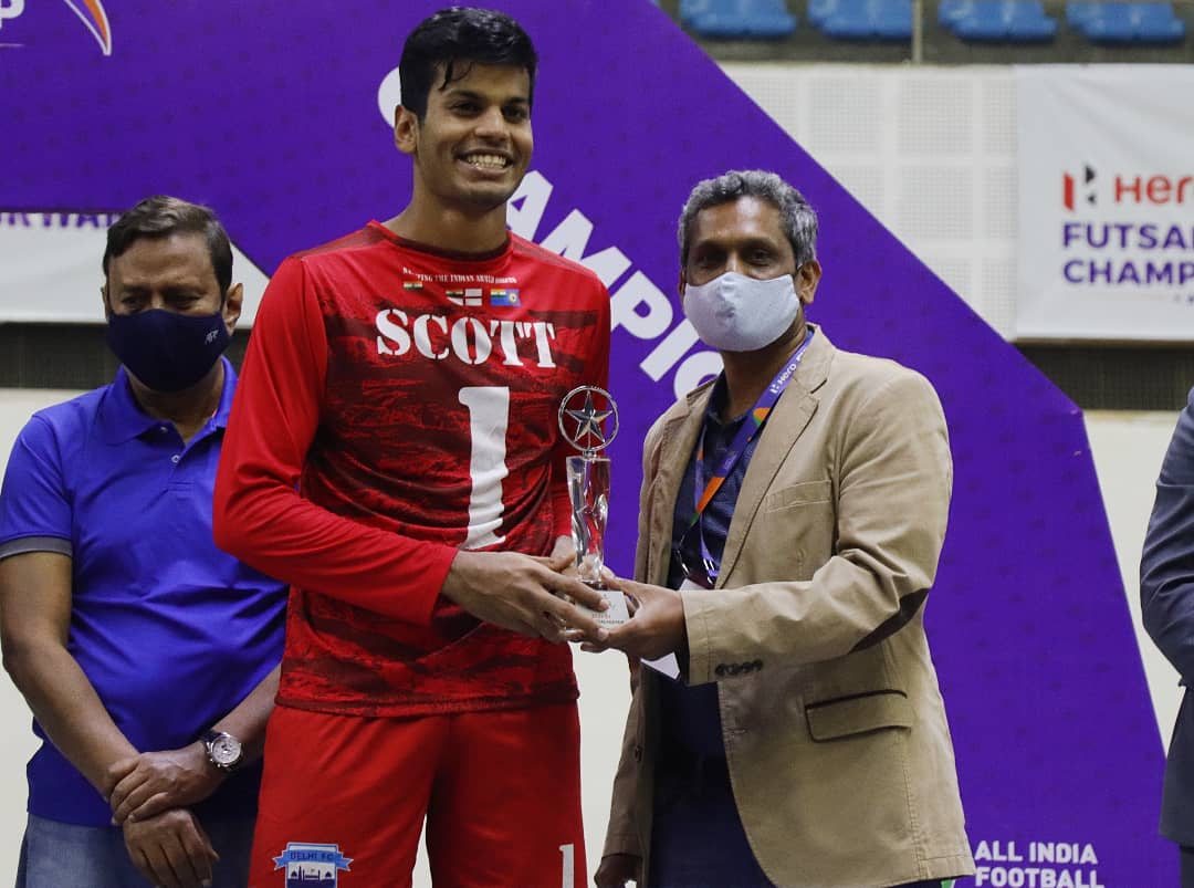 IndianFootball's tweet photo. ⚡ The Awards for the Hero Futsal Club Championship ⚡

🤝 Fair Play Award: Mangala Club
🧤 Best Goalkeeper: Scott Moraes (Delhi FC)
👟 Top Scorer: Nikhil Mali (Delhi FC)
🏅 Most Valuable Player: Nikhil Mali (Delhi FC)

#MDSPDFC ⚔️ #HFCC 🏆 #IndianFootball ⚽ https://t.co/IsRgtB18ya