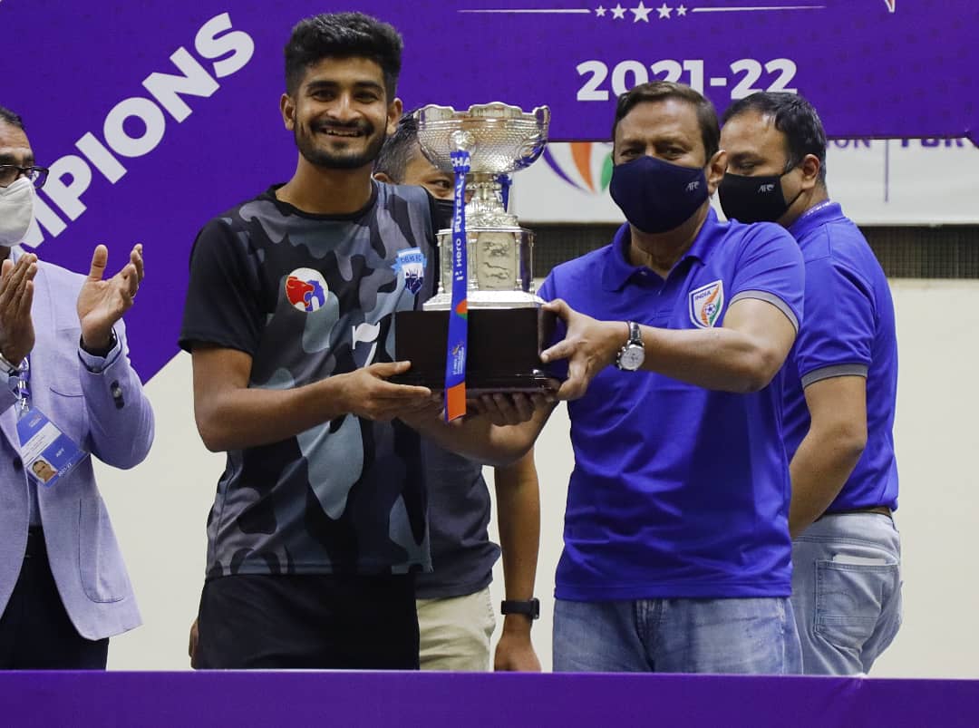 IndianFootball's tweet photo. ⚡ The Awards for the Hero Futsal Club Championship ⚡

🤝 Fair Play Award: Mangala Club
🧤 Best Goalkeeper: Scott Moraes (Delhi FC)
👟 Top Scorer: Nikhil Mali (Delhi FC)
🏅 Most Valuable Player: Nikhil Mali (Delhi FC)

#MDSPDFC ⚔️ #HFCC 🏆 #IndianFootball ⚽ https://t.co/IsRgtB18ya