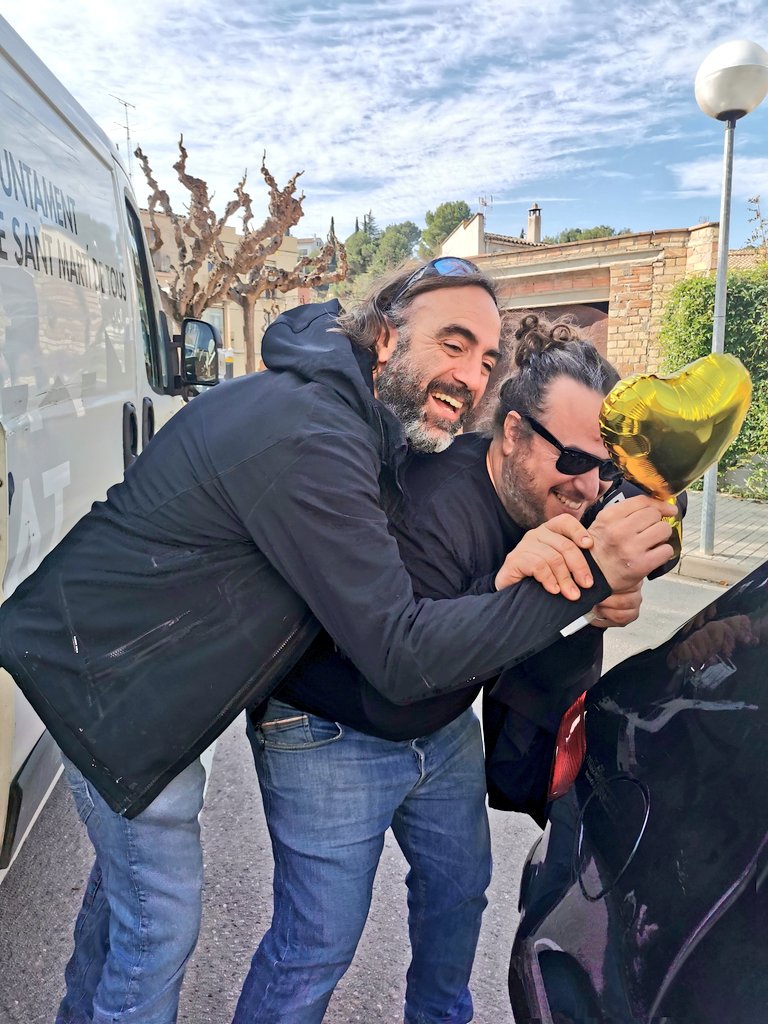 Podem ser molt seriosos... O absolutament gens 🤣... Love is in the air 🤩🥰🤣