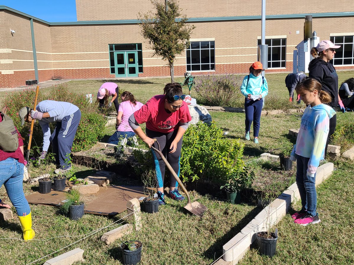 NISDCarnahan's tweet photo. Thank you families and staff (past and present) for joining us this morning for Arbor Day. We couldn't have done it without you. β€ Thank you to our former cardinal and current @NISDStinson Skyhawk for being our student speaker. #rootedCarnahan https://t.co/dNjCq3IKRN