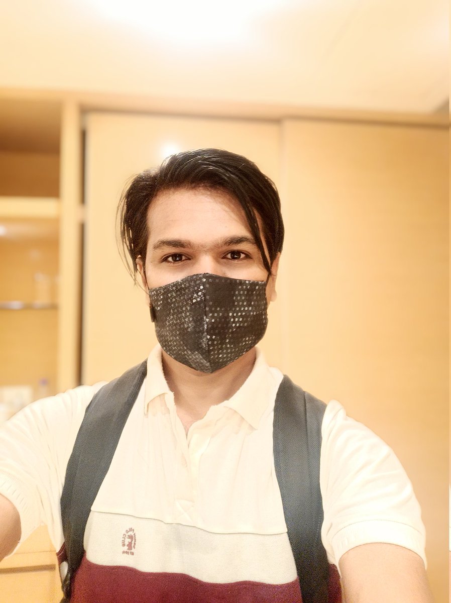 zoo_bear's tweet photo. Mask wali photo https://t.co/DEI7h0FiEJ