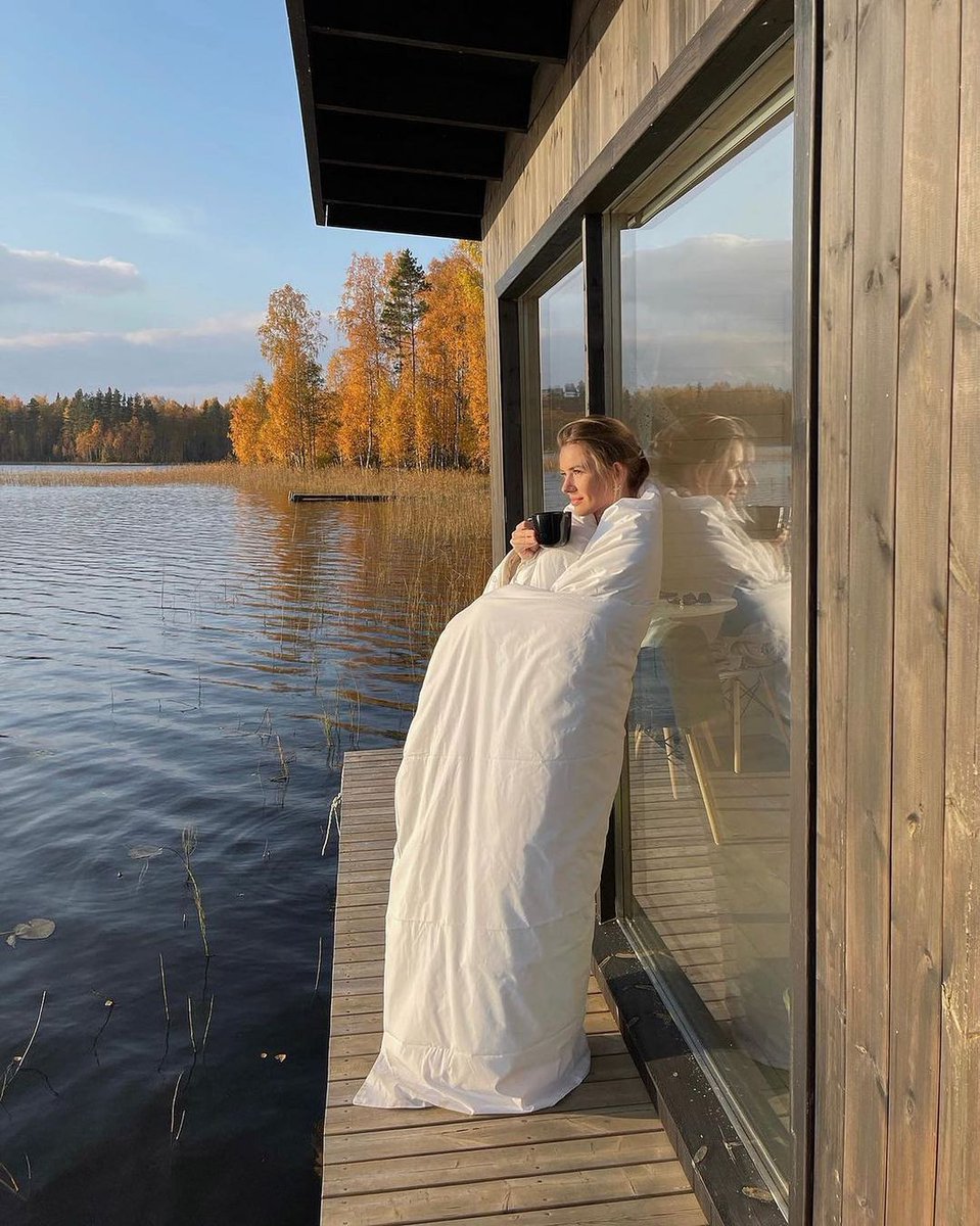 shewearprada's tweet photo. Happy fall and a cozy weekend 🕯☕☁️🍷🍂 https://t.co/HOCE6CRwMV