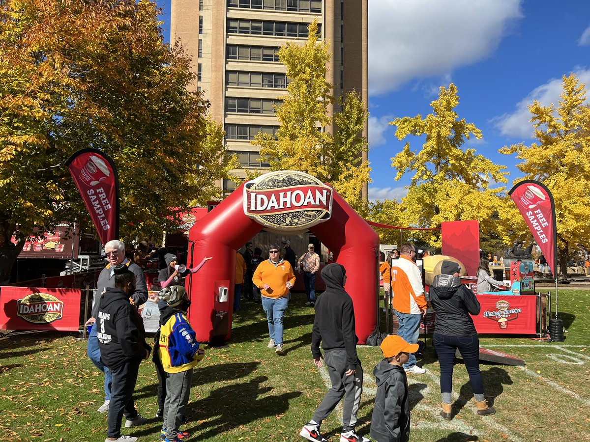 IdahoanFoods's tweet photo. The #MashedInAmericaTour makes itโs NCAA debut today at Vol Village before the @Vol_Football vs @GeorgiaFootball game! ๐
Stop by for some FREE hot mashed potatoes, play some games, and snap a picture on our couch potato.
#sec #volvillage #GBO https://t.co/k2iC5bf7P0