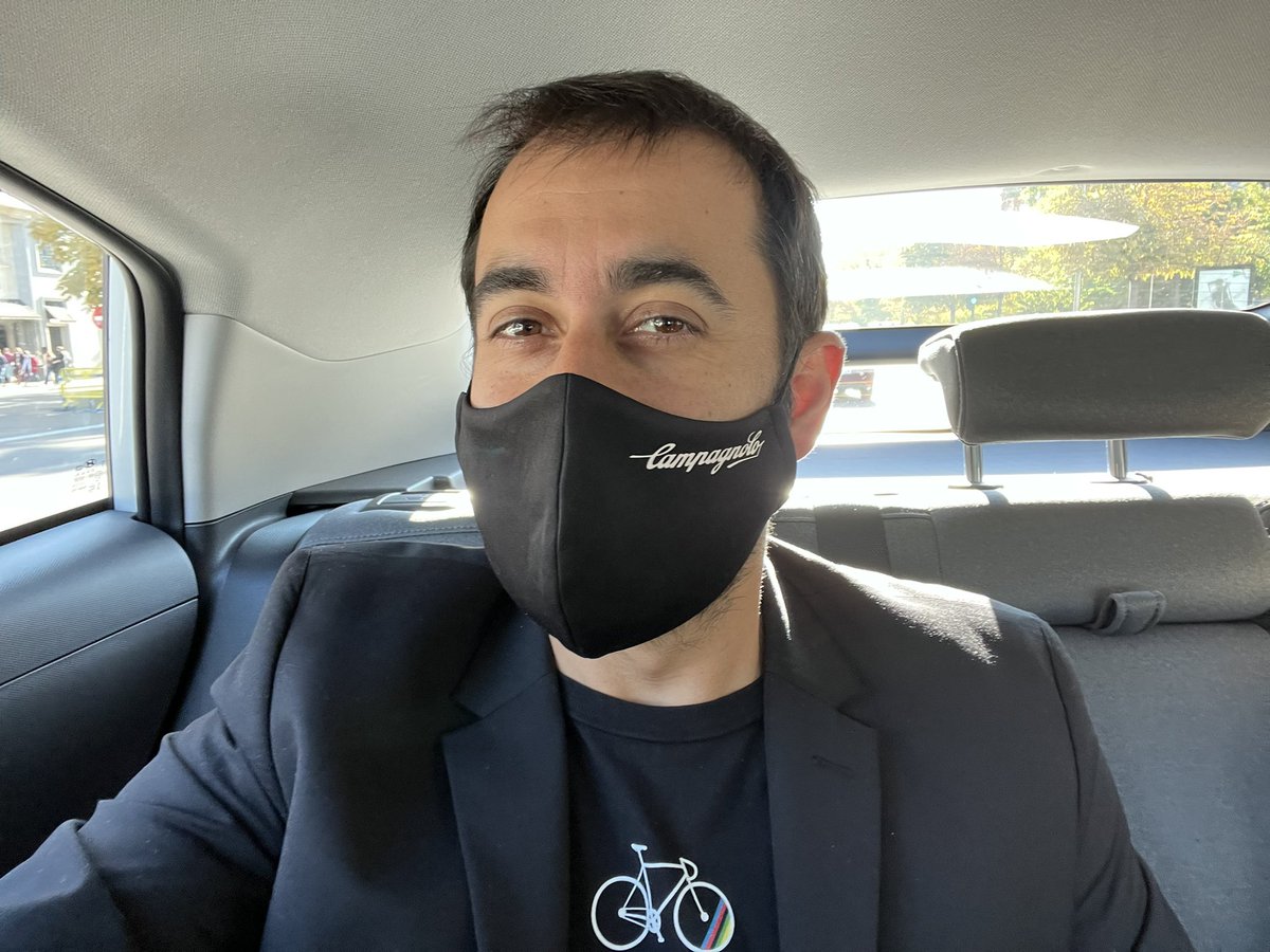 Hoy me he puesto la americana de persona desente, toca merendar. 🤵🏻‍♂️🌝