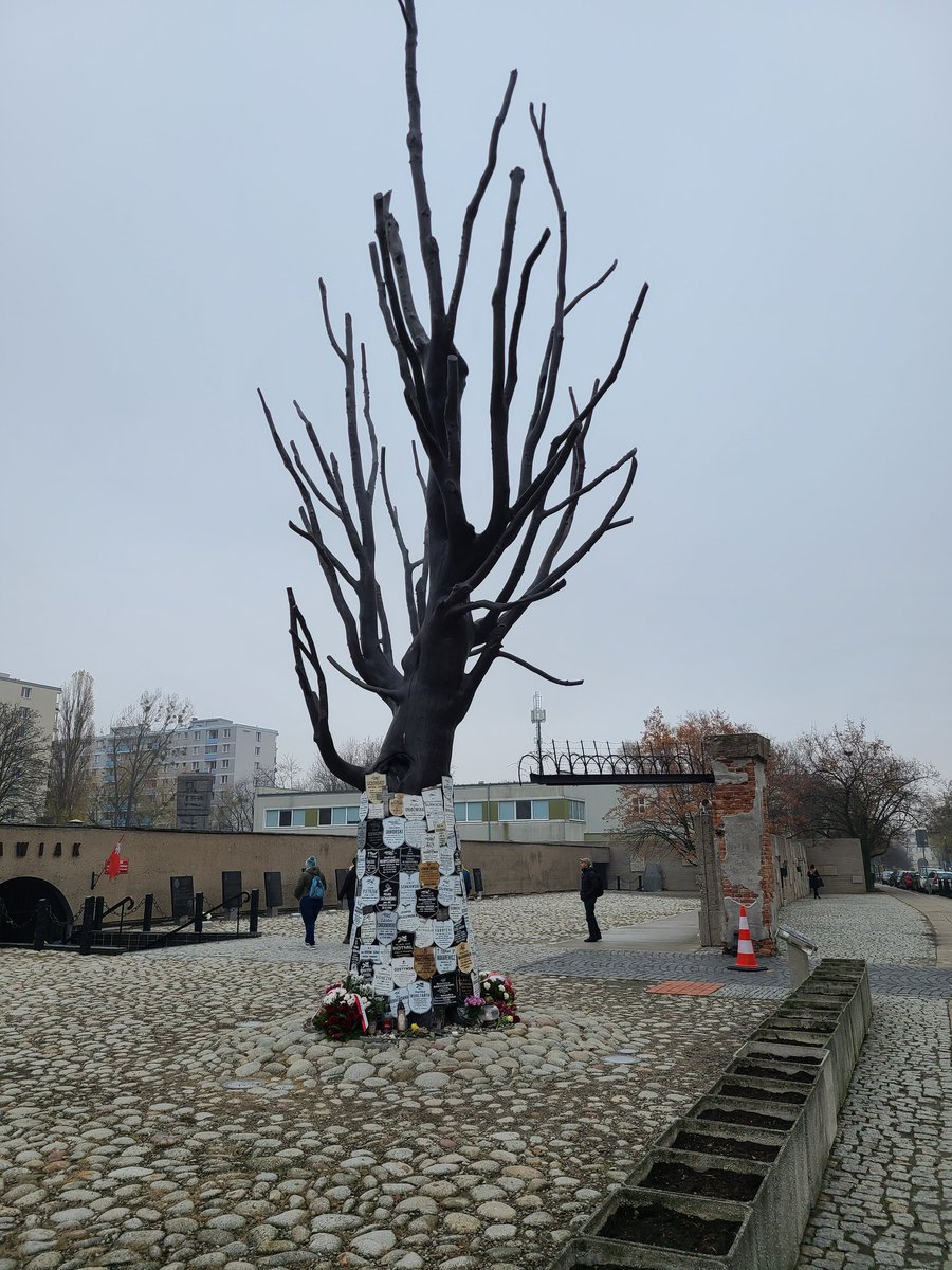 Ben_Drinking's tweet photo. Feels like forever since I've been out in the world. Some scenes from Warsaw https://t.co/YKAstrgxIM