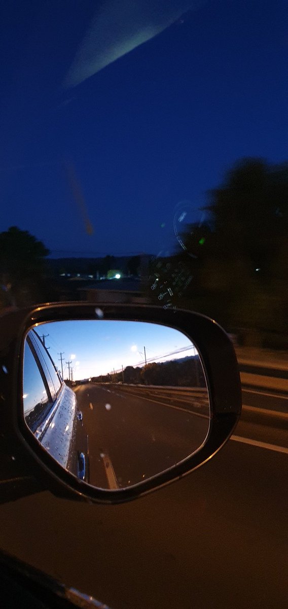 Playful_Bun's tweet photo. Something wonderful about driving home in the darkness but seeing the sunrise behind you ☀️💕 https://t.co/wLdLWzGebO