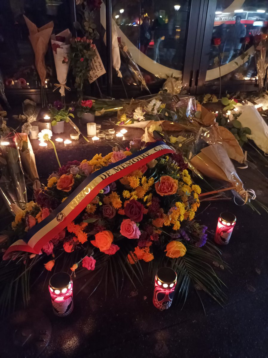 Co_Ultras_Paris's tweet photo. Devoir de mémoire... 
#13Novembre2015 
#FluctuatNecMergitur 
Dans nos cœurs à jamais. https://t.co/DGv2s504Ce