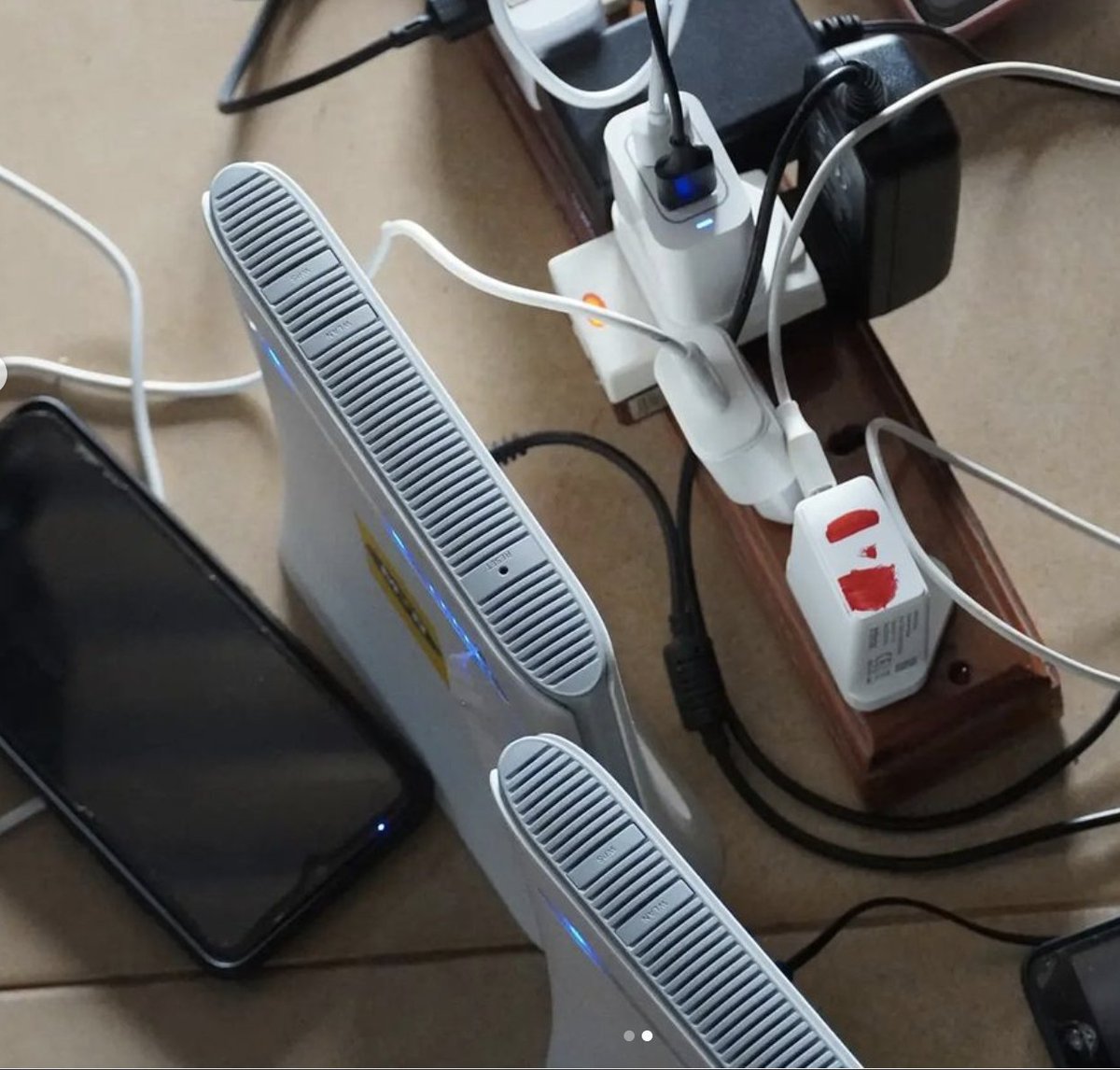 One of the biggest issues with distance education in Low and Middle Income Countries, can be access to reliable internet. 🖥📱 On CNIS' trip to Nigeria, we made sure to have backup generators and two wifi routers so students can reliably learn online.