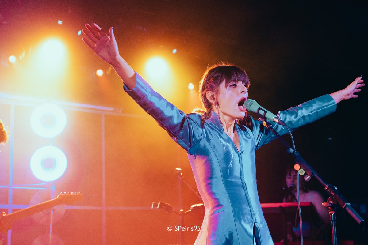 wnotmagazine's tweet photo. 💫 @ChicaSobresalto revolucionó el sistema nervioso de Barcelona anoche en la @Sala_Apolo.

📝 @evacastosa 
📸 @SPeiris95 

🔗 https://t.co/qtBnR2vmWW https://t.co/mGKyjPkZ53
