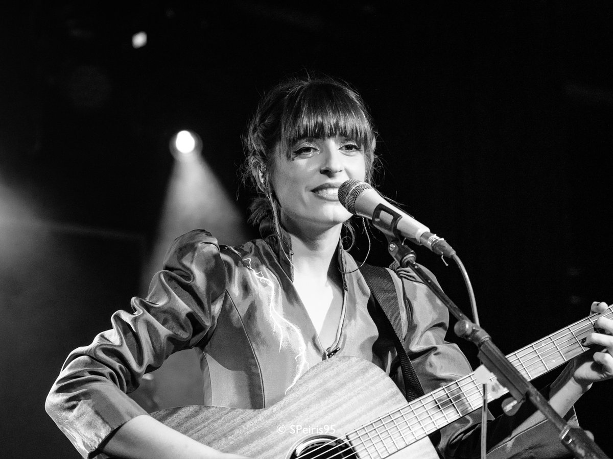 wnotmagazine's tweet photo. 💫 @ChicaSobresalto revolucionó el sistema nervioso de Barcelona anoche en la @Sala_Apolo.

📝 @evacastosa 
📸 @SPeiris95 

🔗 https://t.co/qtBnR2vmWW https://t.co/mGKyjPkZ53