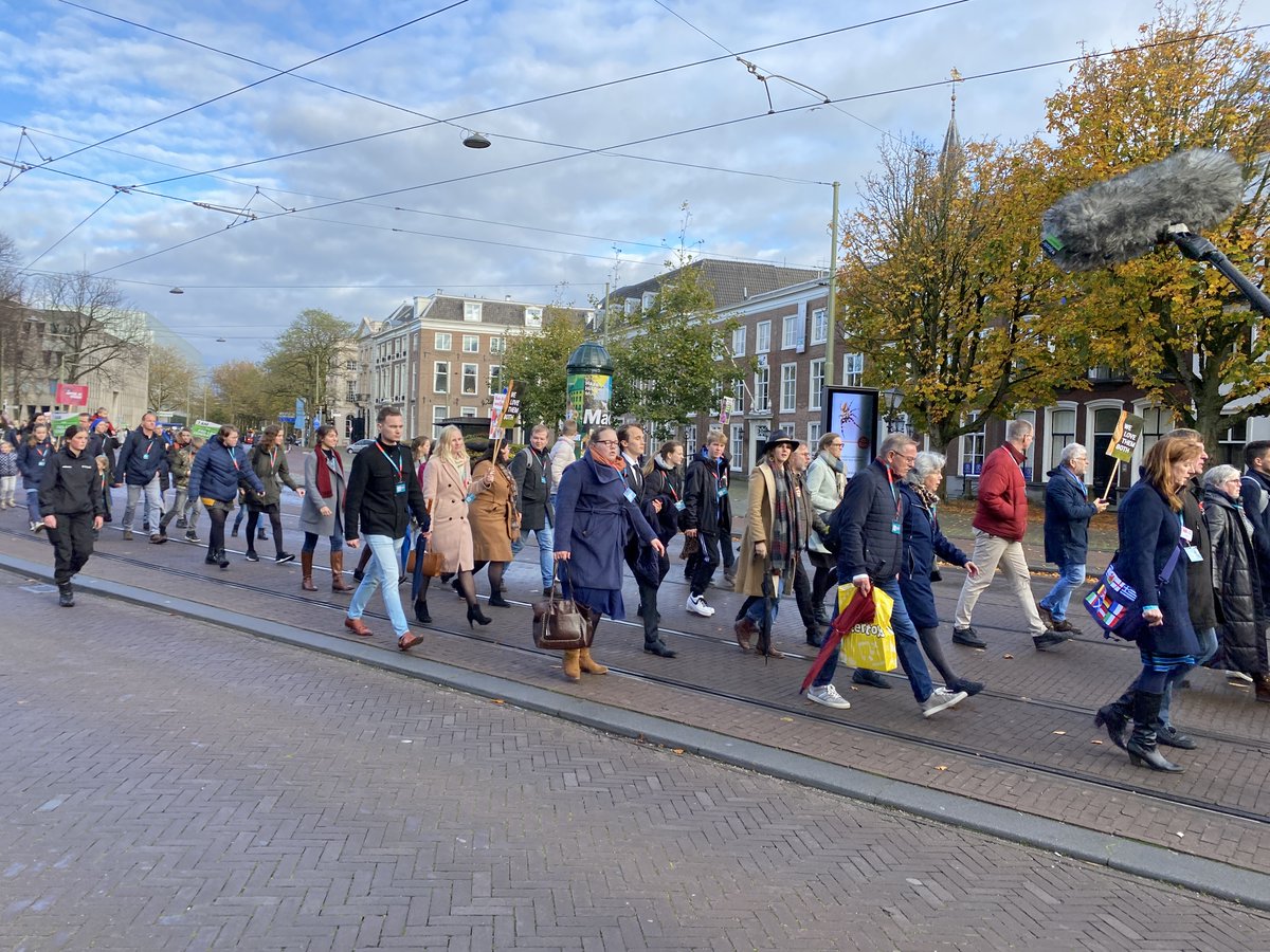 TekstPast's tweet photo. Stille #MarsvoorhetLeven @SchreeuwomLeven  vandaag in Den Haag. Met @ArthurAlderl @ajflach @djhvandijk en @aafvdweg en vele anderen. https://t.co/Uf5QWGisTk