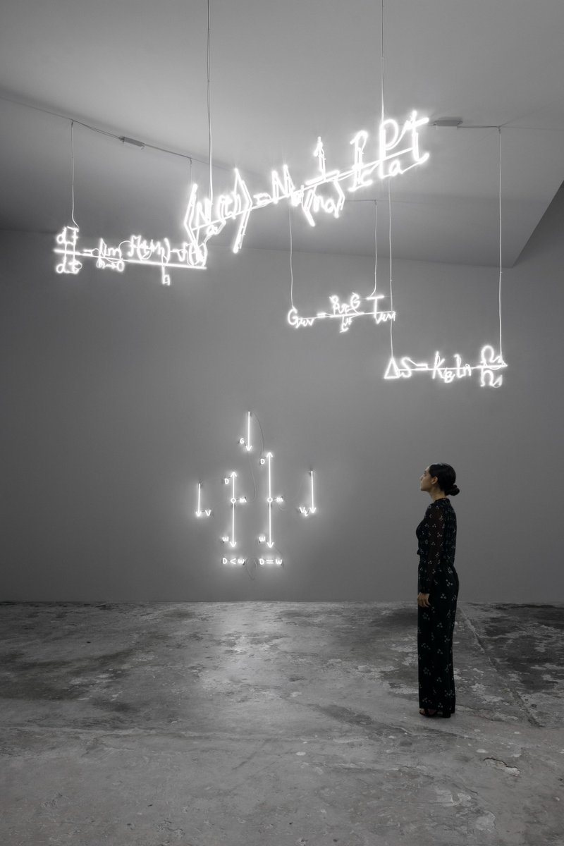 galeriacurro's tweet photo. En un diagrama, una ecuación o una proposición lógica, el universo es convocado y resumido tentativamente. La obra de #AndreaGalvani reúne abstracciones mentales y fenómenos físicos, deificando y humanizando el conocimiento científico.

 #TimeistheEnemy #CURRO #GaleriaCURRO https://t.co/KRCQP63Kg9