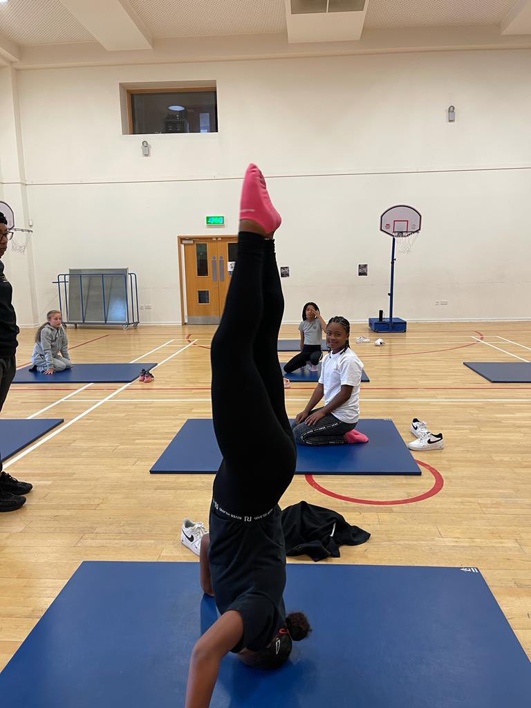 RTS__UK's tweet photo. October Half Term Sports Mentoring Camp

Day 4:

We delivered activities that educated young people on the importance of balance, creativity, and courage. Whether it was about having a balanced diet 🫐🥝🍹, having a balanced mindset 😊, or literally balancing on their heads 😅🤸‍♂️ https://t.co/AbyNgloN79
