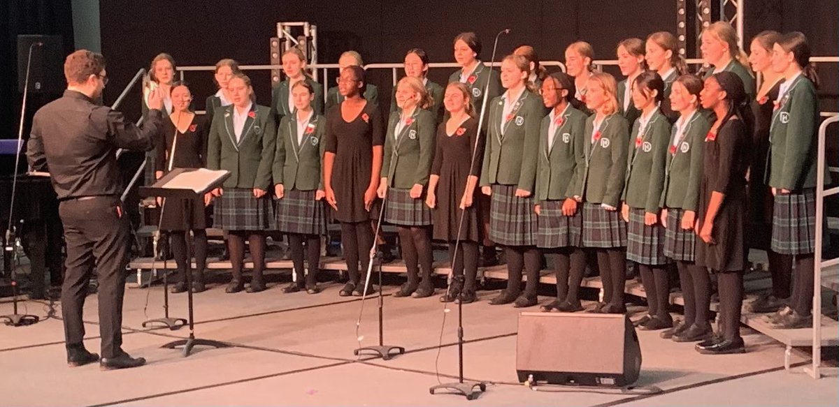 DowneHouseMusic's tweet photo. Terrific performance of ‘Lollipop’ by our UIV (Year 9) choir In Harmony - well done! @DowneHouse @CharlotteExon @MrGPicker @SusanFHolmes @KintburyMusic https://t.co/aURPPxx5Nx