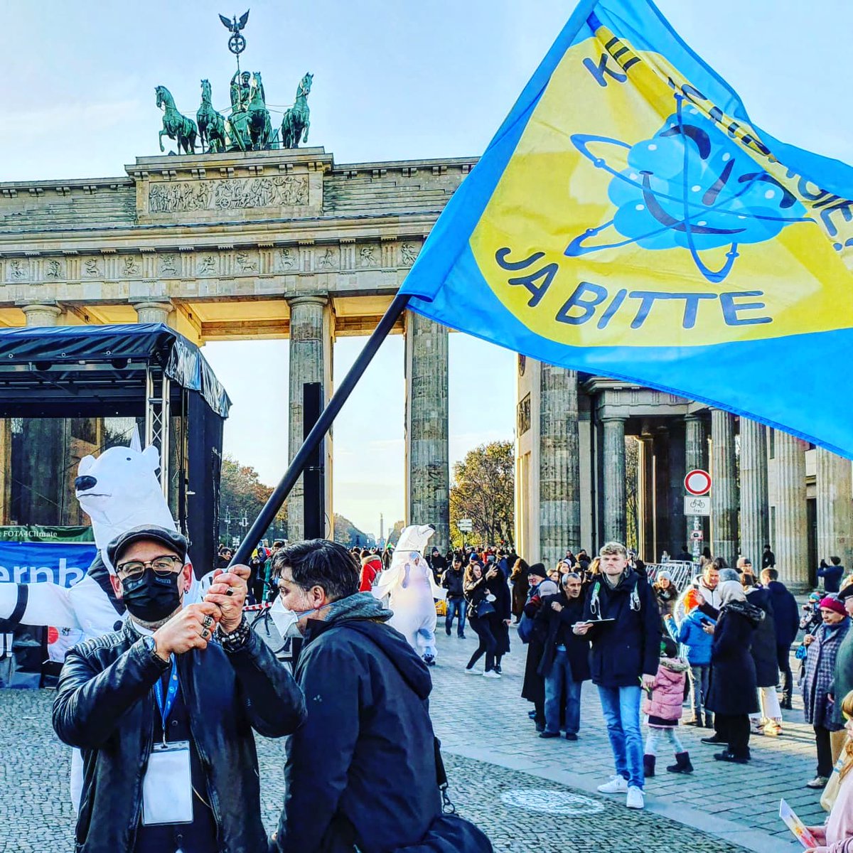 RainerReelfs's tweet photo. Today in Berlin @Pro-Nuclear-Demonstration with our German #Nuklearia and other environmental organisations, such as #MothersNuclear, #Fota4Climate,#CriticalClimateAction...its not too late to save our German #ClimateHeroes the #SaveGer6! ☢ #NukeTheClimate. Now! https://t.co/6w0Fb31qKi