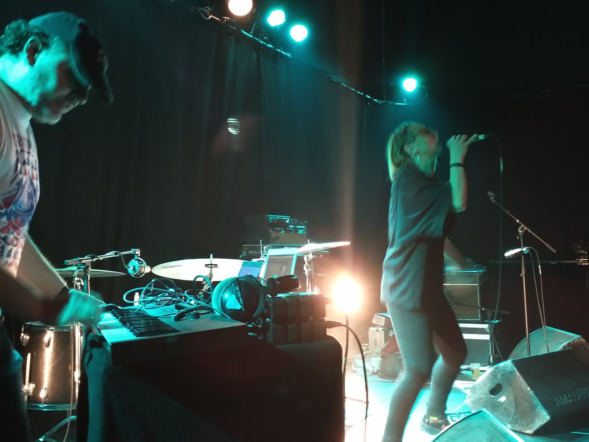 MusiqueLoirCher's tweet photo. Au @ohedubateau Ultramoderne est sur scène #punkelectro #duo #Tours #BateauIvre https://t.co/I0MckmUkcy