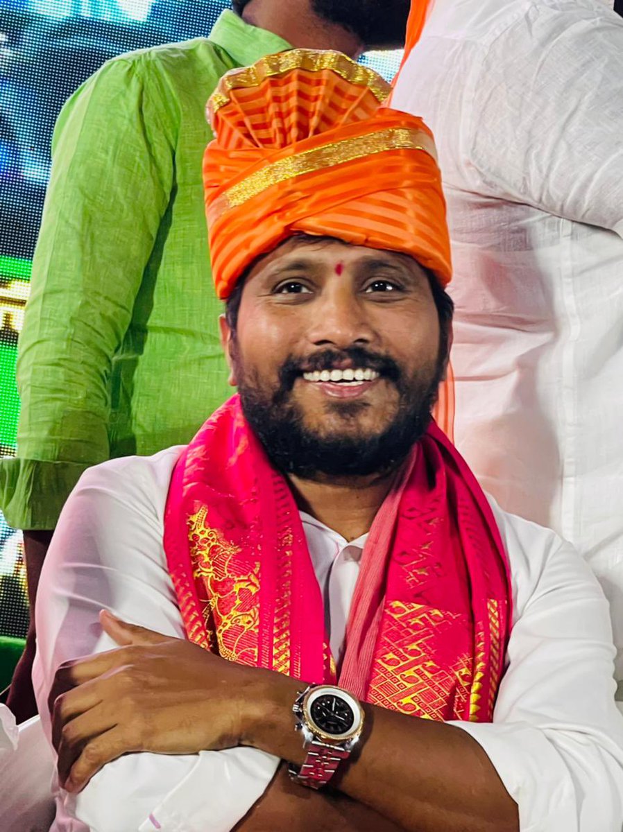 balarajuyadav's tweet photo. “షాద్ నగర్ -సదర్ సమ్మేళనం”
మా కుటుంబ సభ్యుల సమక్షంలో••••ఆనంద సమయాన-నవ్వుల విరివిల్లు•••
ఈ జన్మకు ఇంతకన్న భాగ్యమేముంది•••#జై తెలంగాణ “జై @TelanganaCMO #KCR sir @KTRTRS https://t.co/qYicZsho1J
