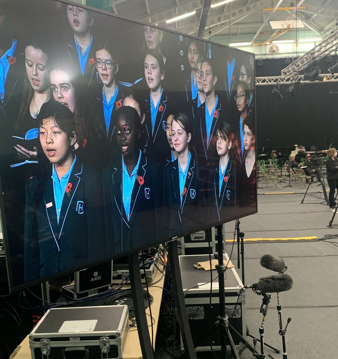 DowneHouseMusic's tweet photo. Thank you to our LIV choir, Treblemakers, for a superb performance of ‘A Million Dreams’ from The Greatest Showman’. Exciting to be live streaming to such a large audience 👏 🎶 https://t.co/FS8E8Fzv4r