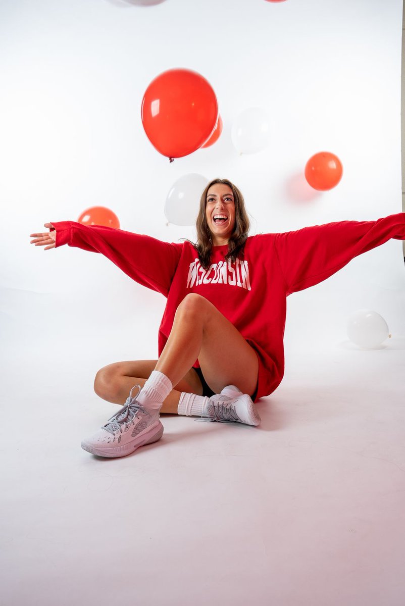 BadgerVB's tweet photo. That birthday feeling!! 🎈
Happy Birthday @annamacdonald38 ! https://t.co/pUjQ2iIKWZ
