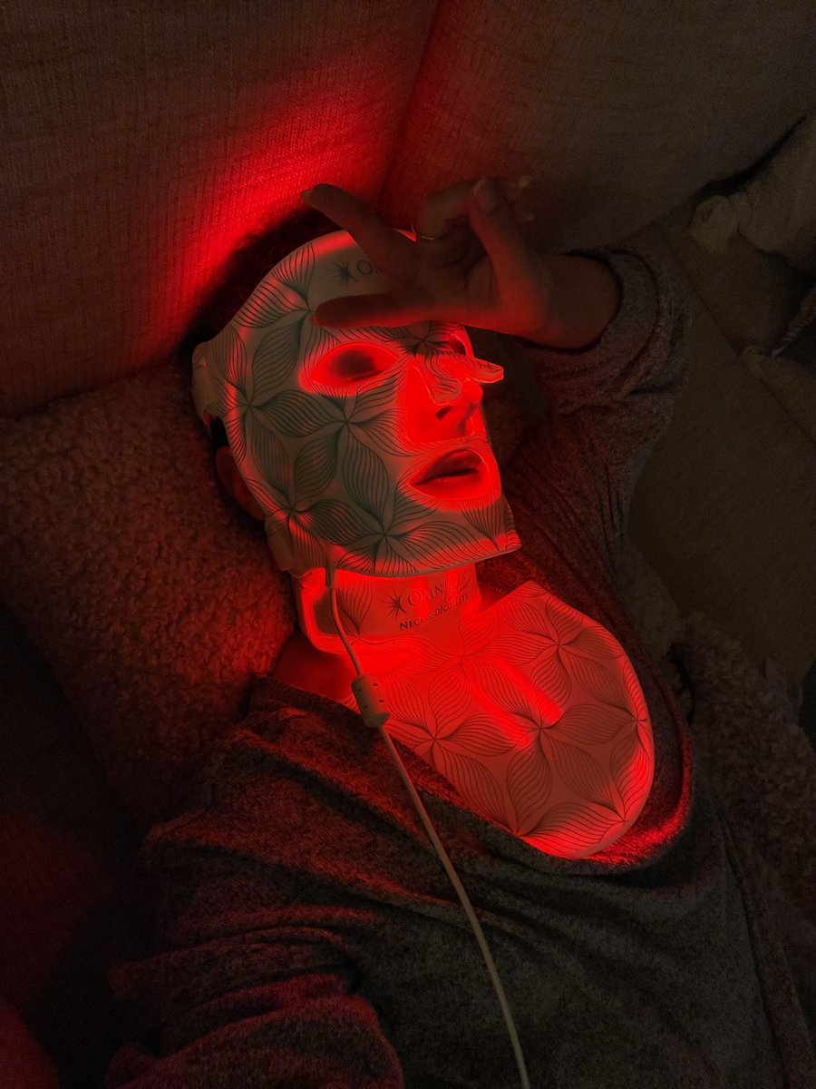 Anyone else’s weekend look like this? 🙋 The Omnilux Contour collection offers the ability to receive medical products to treat a variety of skin conditions (think: fine lines &amp; wrinkles, inflammation + redness, uneven skin tone + texture, and more). Use at home or on the go!