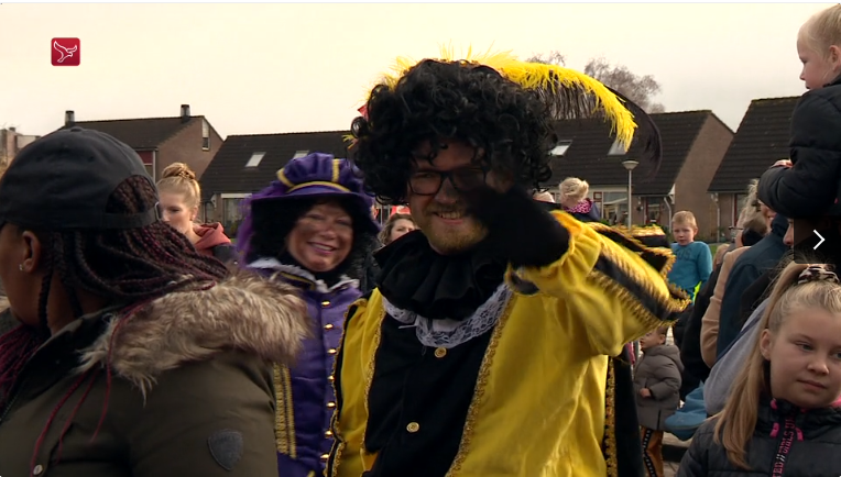 weermanrobert's tweet photo. ๐ Een VRESELIJK leuke dag gehad als weerpiet/kanariepiet bij de #IntochtSinterklaas in #Emmeloord. Ontzettend (gezellig) druk met mooie beelden van @OmroepFlevoland. Dank aan alle vrijwilligers en #stepnop voor de ontzettend goede organisatie. Het weer was ook uitstekend! https://t.co/qBT9v4SzwJ