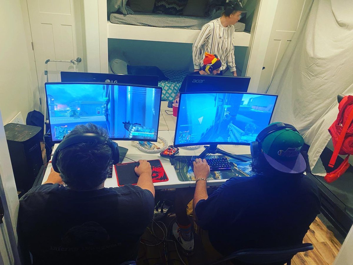 Sloanbone's tweet photo. Been playing and doing LAN parties since Battlefield 1942. 2042 was no exception, except we have teenagers who we are passing the torch to. Thanks #Battlefield #dice #Battlefield2042 https://t.co/2BsI3lm6Qh
