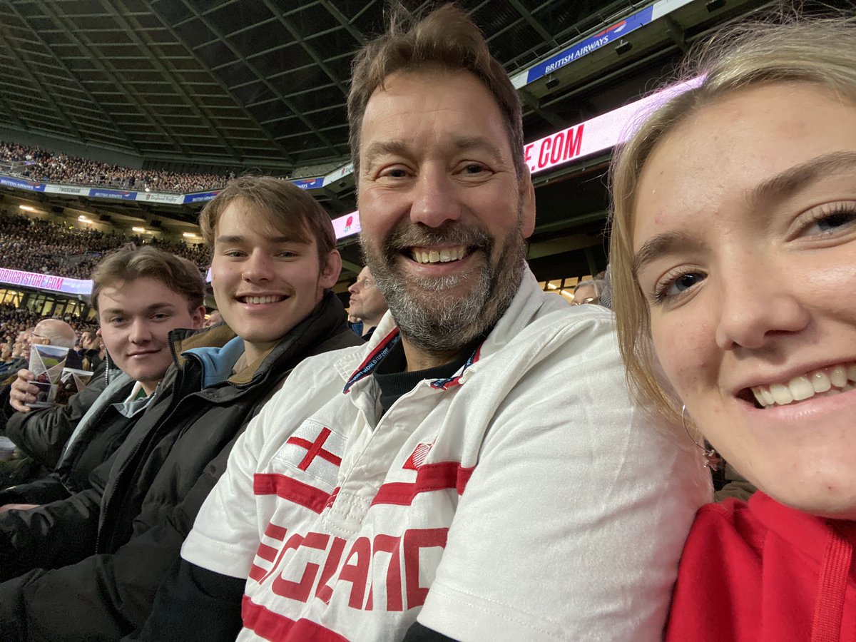 IssyHollidge's tweet photo. #welcomebackfans always a pleasure @EnglandRugby https://t.co/JMqOwWaUAH