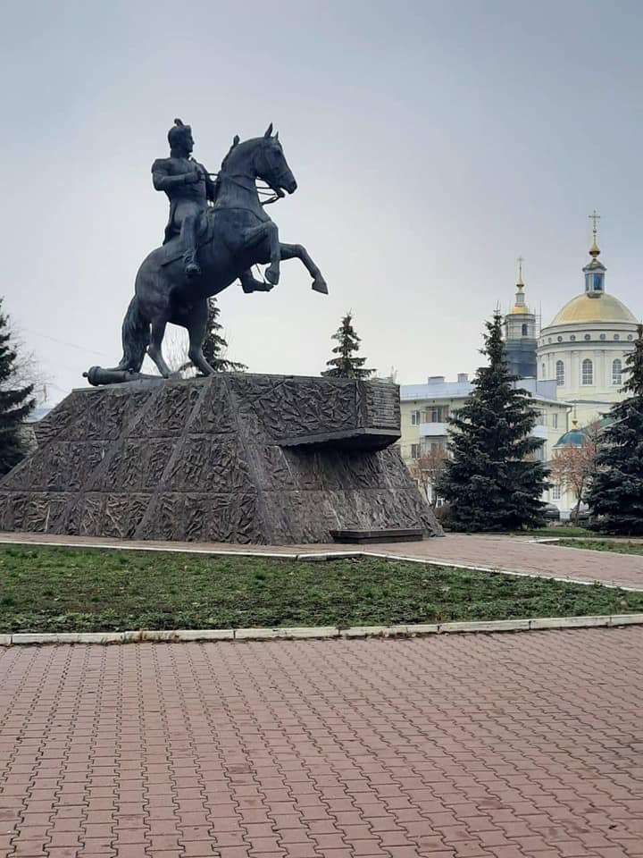 InstNatPolitics's tweet photo. В Орле Русский Марш от скв��ра Генерала Ермолова. 2 автозакока было, никто "винтиться' не стал. "Кадыровскому беспределу место на нарах, слава Генералу Ермолову!".

#русский_марш #орёл https://t.co/GNNFmJ1UHz