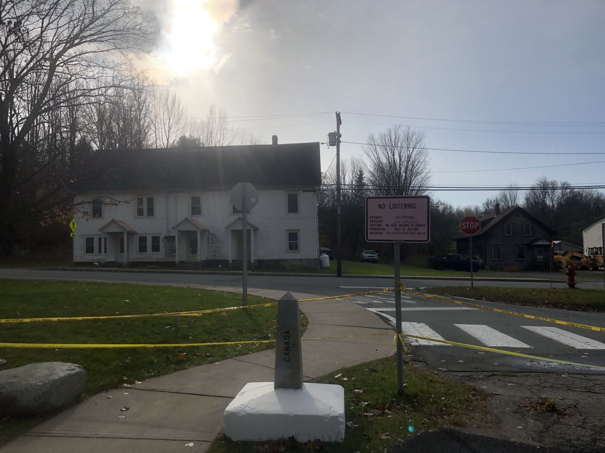 vivascarlett1's tweet photo. Disappointed that I couldn't go inside the #HaskellFreeLibrary which is 1/2 in #DerbyLine #Vermont &amp; 1/2 in #Stanstead #Quebec.☹️ According to the website Canadians can go inside without passports (open only Sat.) but it seems not. Still, glad I got close!😊 https://t.co/TnIAeRvvgR
