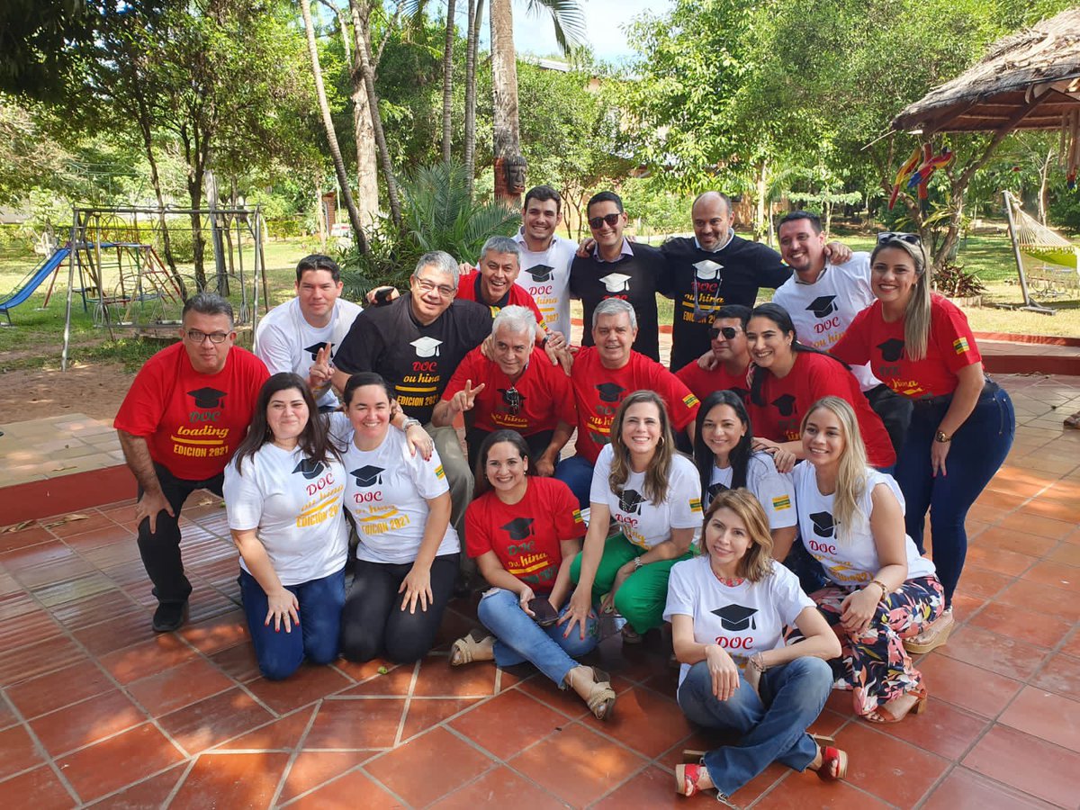 KattyaGonzalez9's tweet photo. Ou hina 💛💪🏼 Doctores (c) en Administracion Pública y Gobernabilidad… porque construir el Paraguay 🇵🇾 que queremos nos debe unir en conocimiento y voluntad #Elmejorgrupo #DAPG https://t.co/afKnADJ7Zm