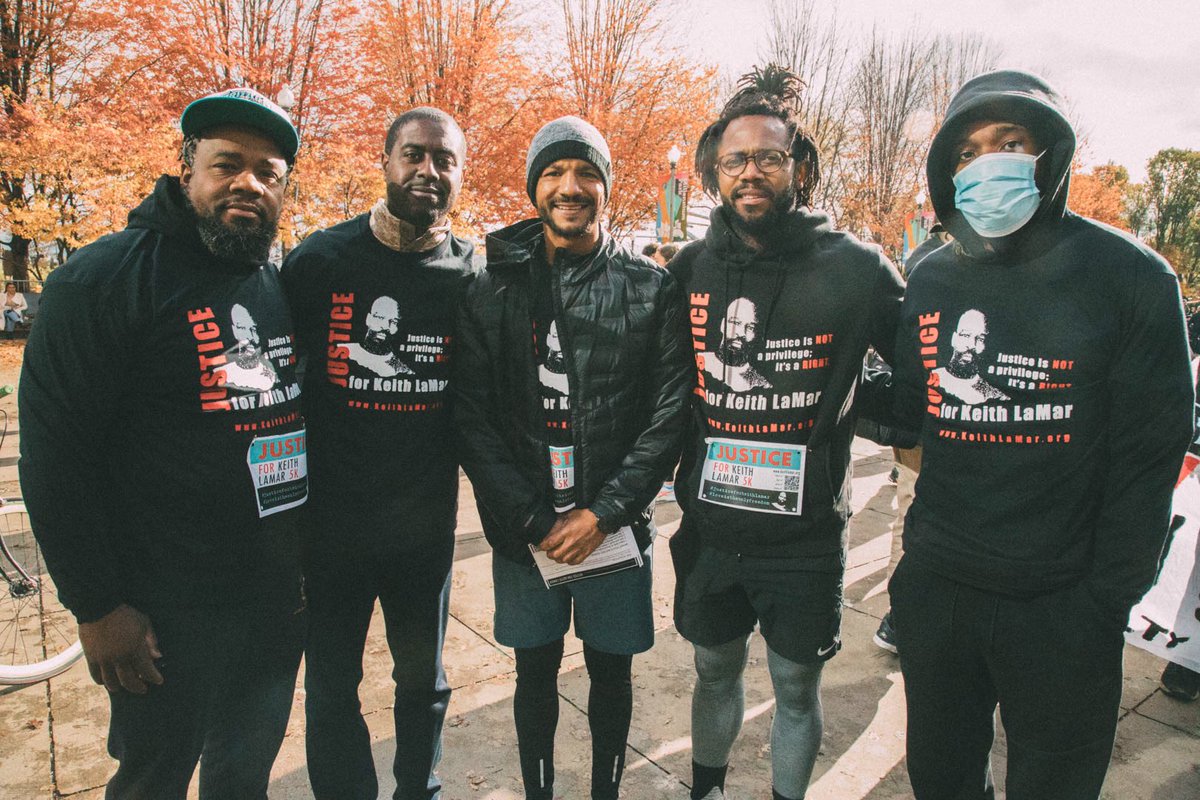 thought_poet77's tweet photo. #JusticeForKeithLamar/A Solidarity Walk for Freedom & Peace/..
#LoveIsTheOnlyFreedom #EndPoliceSurveillance #ThoughtPoetsOpinion #dreamtrapping #DefundCPD
#peacebook #WeKeepUsSafe #ChicagoWithoutPolice #AWorldWithoutPolice #CareNotCops #StopShotSpotter #TreatmentnotTrauma https://t.co/EizmYz2HGo