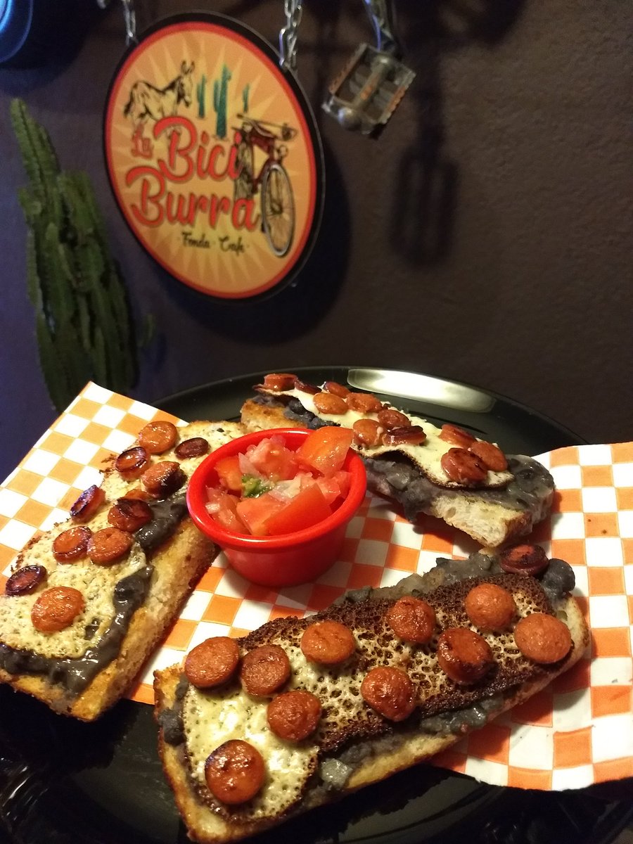 Excelente día familia! Los esperamos en casa #LaBiciBurra de mis amores!! #BiciClistas