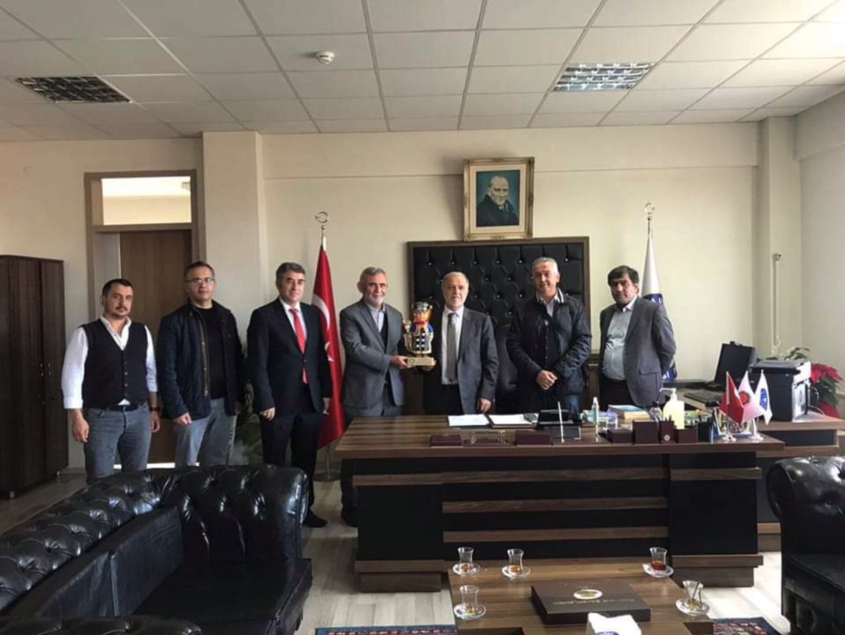 Keles belediye başkanı Mehmet Keskin, Dağ-der başkanı Yaşar Türkmen, İsmail Çakır ve İlyas Çavdar dekanımız Prof. Dr. Ali Kaya'ya hayırlı olsun ziyaretinde bulundular.