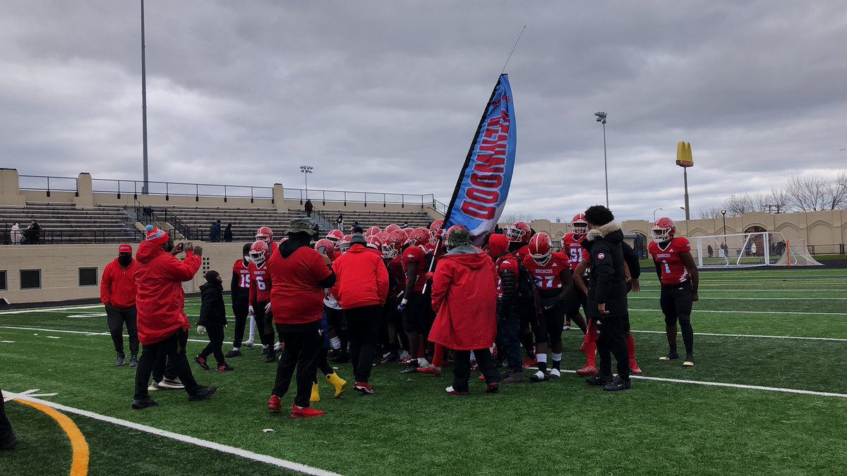 CPLAthletics's tweet photo. Kenwood takes down Taft 39-6 and advances to the City Championship! Congrats to the Broncos and congrats to the Eagles on a great season! @BroncoSociety @KenwoodSports @TaftFootballChi @Taft_HS @ChiPubSchools https://t.co/dYQhAmkm17