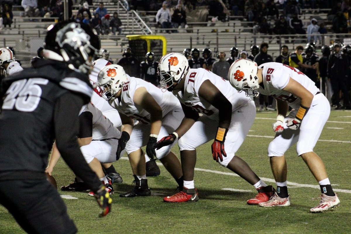 Tamika34445292's tweet photo. TaRon remember everything you have learned from these four years, take the memories, make new memories with your brothers. Once a brother always a brother. This is just the beginning and it only goes up from here . @TaronWilliams13 @SouthMeckSabres
#thestandard #FutureNFLStar https://t.co/1zV3l4YiWq