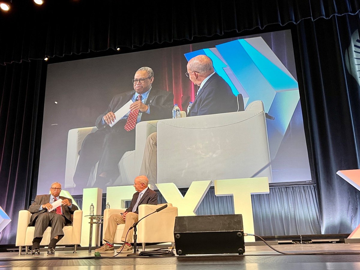 cta's tweet photo. With an eye towards the future of public transit in Chicago, Pres. Carter spoke at @APTA_Info #Vision2035 about how @CTA is working towards a more technologically savvy and interconnected transit experience. #APTAtransform21 https://t.co/Hq0fXkdm4l