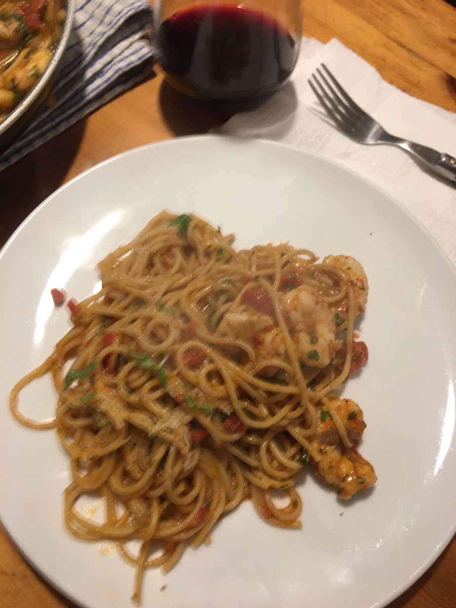 CiaranALynch's tweet photo. #Howitstarted #Howitfinished Prawns with Spaghetti and fresh basil served in a homemade tomato sauce (apologies to 🇮🇹 purists for using Parmesan in a seafood dish) 😄 https://t.co/tHgO8r0Llt