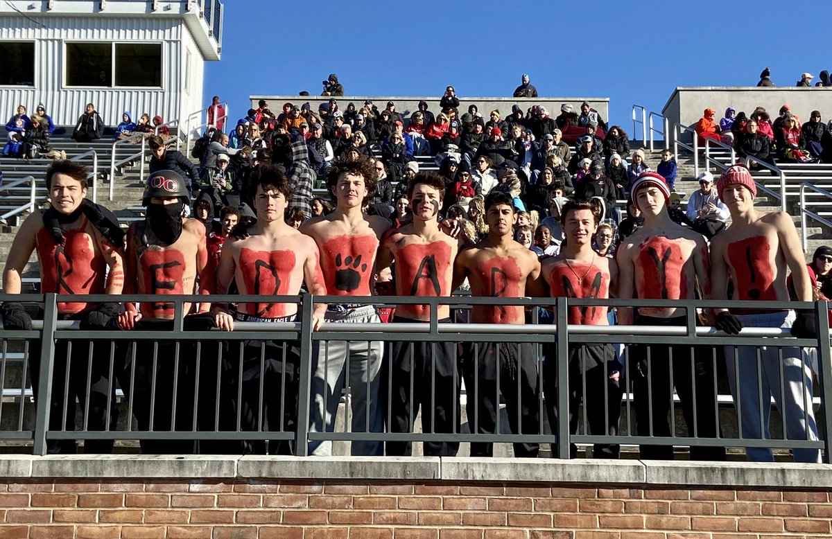 Thomas4Leaders's tweet photo. Thanks to the red army for showing up to support our girls! 🙌🏻🐾❤️⚽️@QOAthletics @QOGS https://t.co/62DACmz6l6