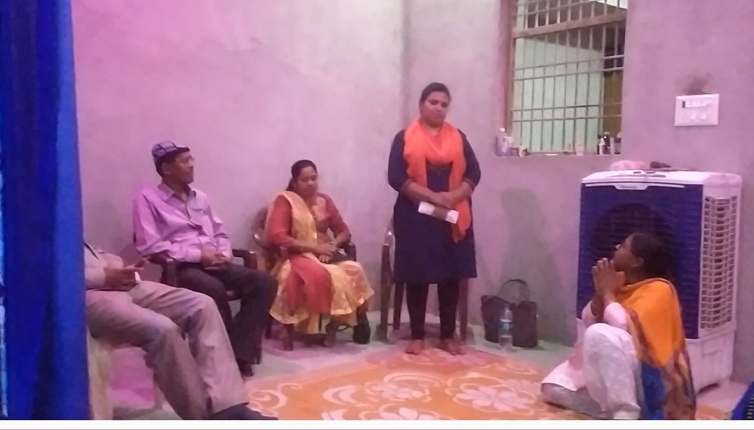 LataRKamble2's tweet photo. पीठ पीछे कौन क्या बोलता है फर्क नहीं पड़ता सामने किसी का मुंह नहीं खुलता बस इतना काफी है डर जरूरी है, ब्राह्मण को डराना जरूरी है

#EtawahMaharallySupportsBMP https://t.co/a66eqfOuBi