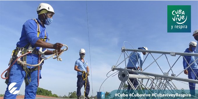 Trabajando, apoyando a los más vulnerables, pensando en el pueblo <a href="/ETECSA_Cuba/">ETECSA</a> no se detiene.
#CubaVive 
#CubaInformatiza