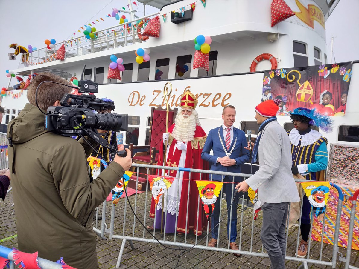 Wat een feest vandaag! Terugkijken? Kijk dan snel op ons YouTube account! 🌜 youtu.be/yhT1zUBicUQ