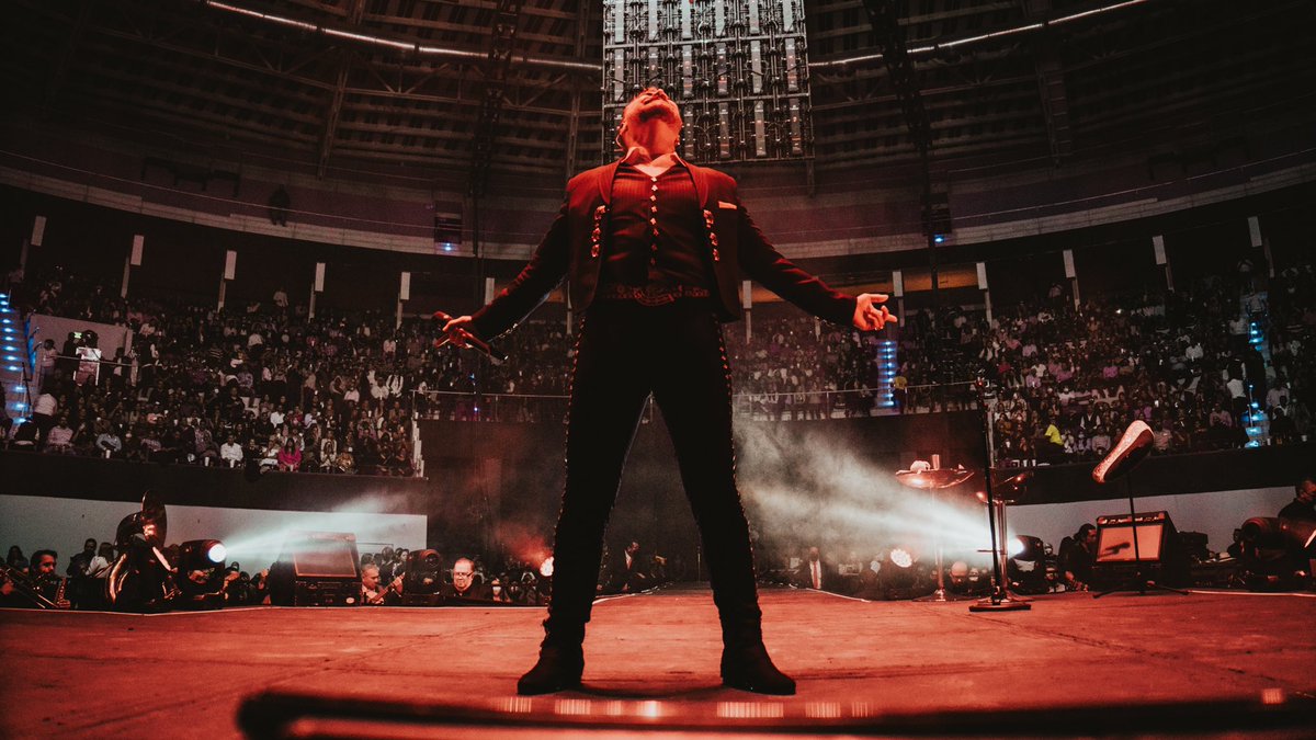 alexoficial's tweet photo. ¡Siempre en mi corazón, Torreón! 🙏🏻♥️ 
¡Gracias por el cariño para #AFHechoEnMexico!

El #MXTour2021AF sigue su camino y llega HOY a @TecatePalNorte ! 
¿Quién canta hoy con este Caballero? 

📸: @the_bgarcia https://t.co/jiFZXMJ8Er