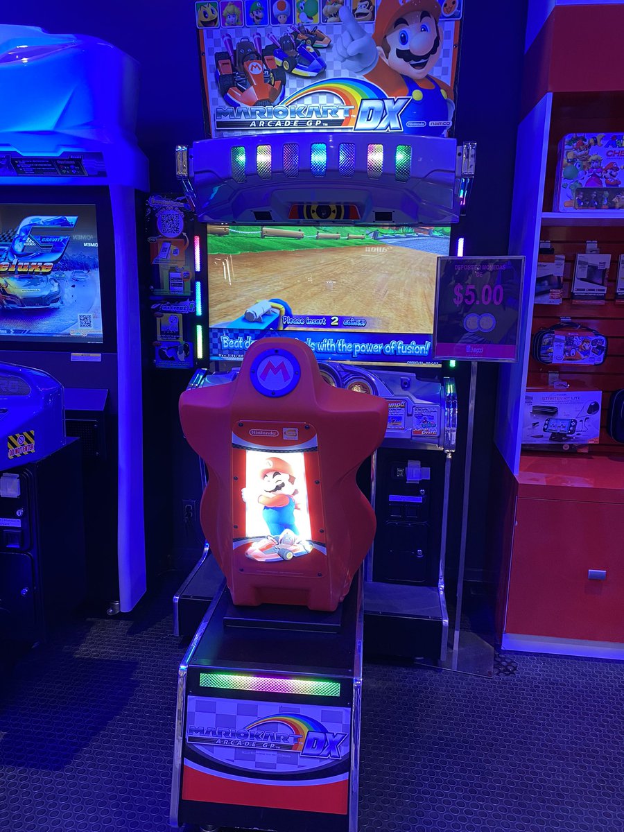 HaDeNintendo's tweet photo. 😱 en el @liverpoolmexico de Angelópolis (Puebla) tienen un #MarioKart Arcade GP DX, ya estuvo que me quedé un rato acá. https://t.co/g6YRrmOtCO