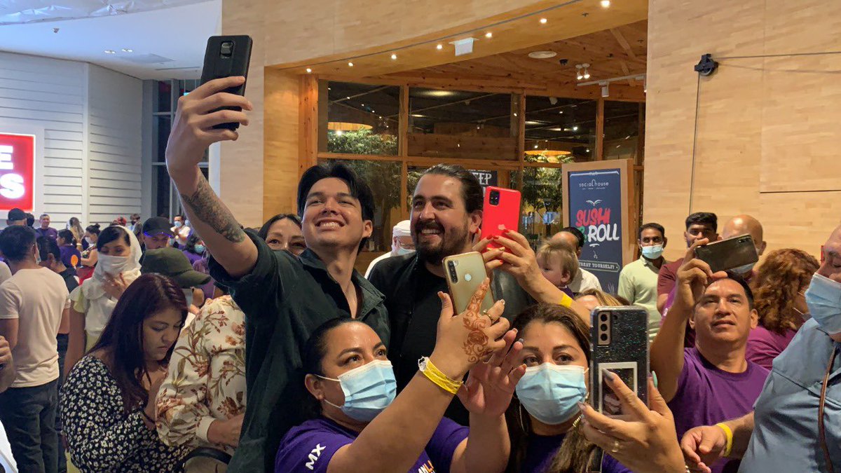 NFuerza_'s tweet photo. El Burj Khalifa estuvo lleno de momentos espectaculares, nuestro Presidente Amaury Vergara, la Directora de Seytú, Kenya Vergara y el Director Ejecutivo de Multidesarrollo, Diego Calderón, se reunieron con los Calificados. ✈️
.
.
#Omnilfe #NFuerza #OmnilifeEnDubái https://t.co/RxyEhu7rWb