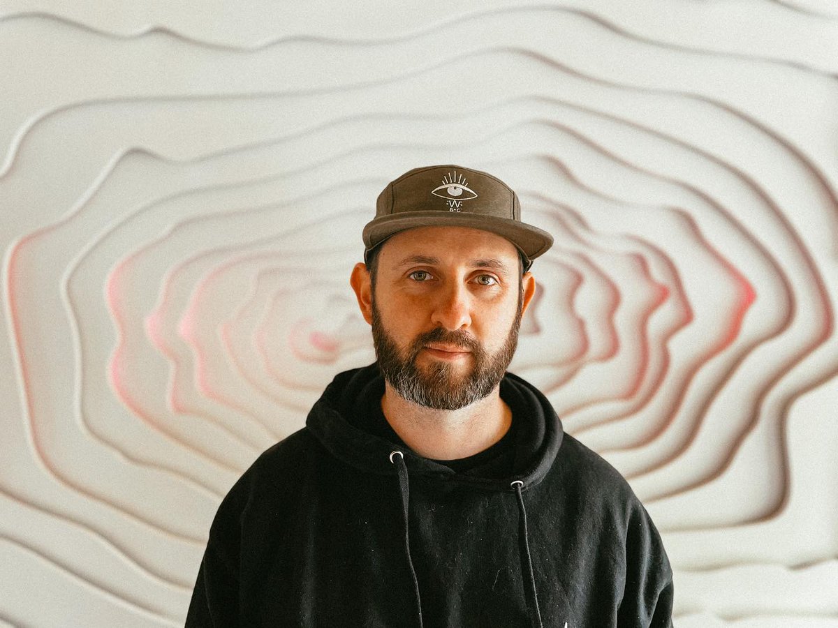 Come hang out with this cool cat today, 11-3 😎
➕ Draught booch 
➕ Kombucha Cans
➕ @stviateurbagel MTL Bagels toasted with herb + garlic cream cheese (garlic from <a href="/SteelPonyFarm/">Steel Pony Farm</a> )
➕ East/West Bagel - MTL bagel w/ smoked salmon, red onion, capers
➕ Hot coffee from <a href="/monogramco/">Monogram Coffee</a>